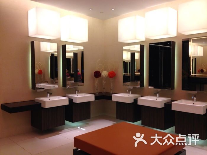 化妆间                 小吃货一个丫           小吃货一个丫