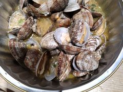 辣炒蚬子-街角等你.大连海鲜烧烤.经典铁板海鲜串(西安路店)