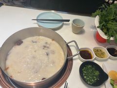 -洪氏嗨捞·猪肚鸡火锅(阳光天地店)