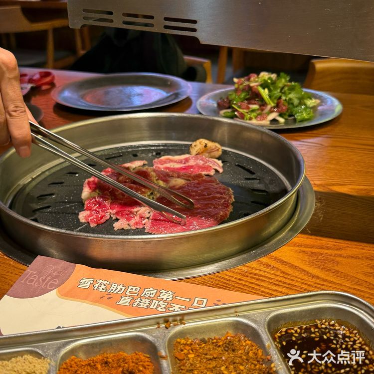 成都鹭洲里，建议还没吃过齐齐哈尔烤肉的去吃！