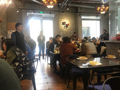 大堂-巴四老城区炭火蛙锅(张江店)