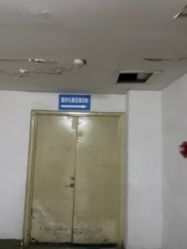 -月月婚纱礼服仓储店(王府井店)