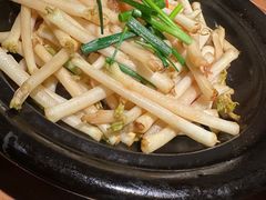 -帅巴人舅母子腊蹄民俗村
