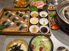 -围炉肉舍•炭烤活鳗•丹东海鲜烤肉(步行街店)