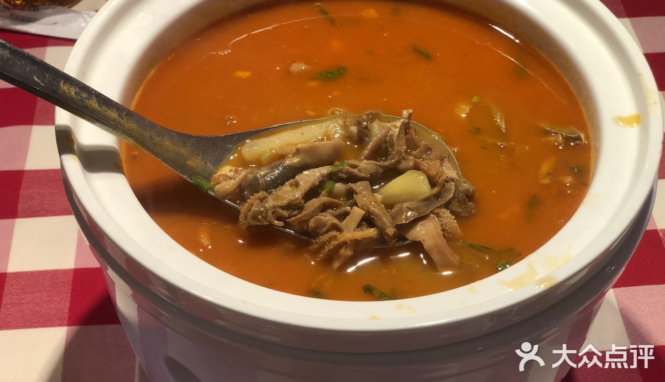 随便点了几个菜，他们家的汤真的好喝，还点了个肉夹馍