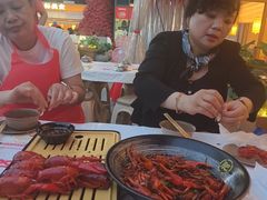 -肥肥虾庄·金牌油焖大虾(汉口城市广场店)