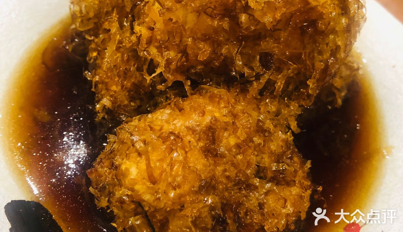 新开的寿司店，店铺环境很有氛围，位置很多，有卡座