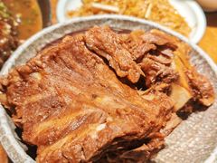 特色大铁锅烀腔骨-95号酱骨·一块豆腐(展春园西路店)