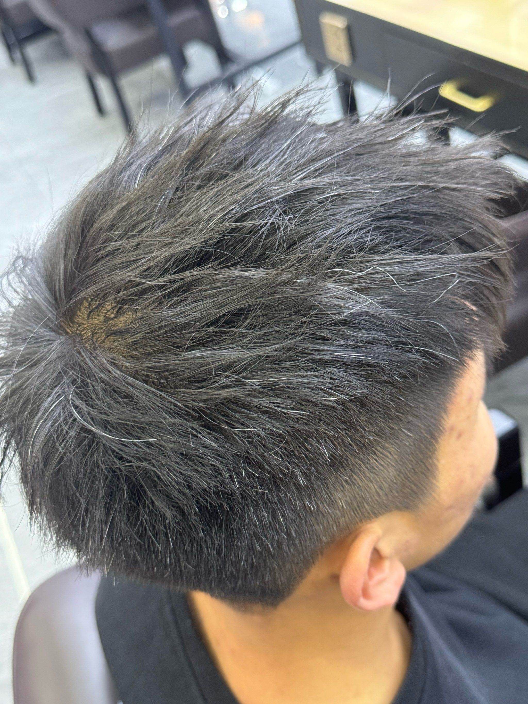 男生造型洗剪吹