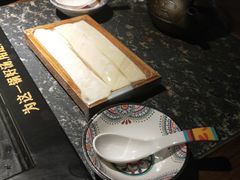 -老牌坊云南鱼豆花火锅(哈西万达店)