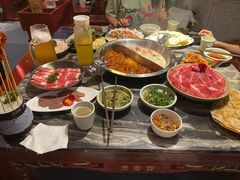 -洞庭洲·防空洞火锅·烧烤·铜锅涮肉(新百广场店)