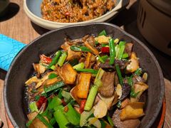 杏鲍菇炒牛肉-云海肴·汽锅鸡·云南代表菜(浦江欢乐颂店)