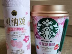 -星巴克(北京远大路金源燕莎店)