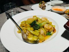 白茄子烧虾球-虹潮荟·餐桌上的美食地理(太阳宫店)