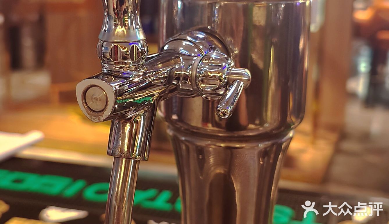 浪漫的夏夜约上三五好友，觥筹交错🍻🍻🍻