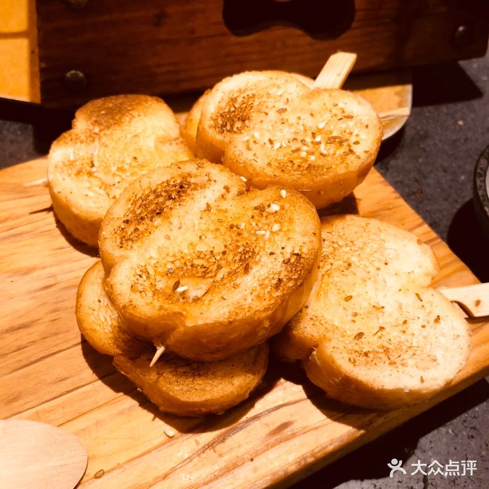 薛蟠烤串(朝阳大悦城店)鹅肝酱配蒜香面包图片