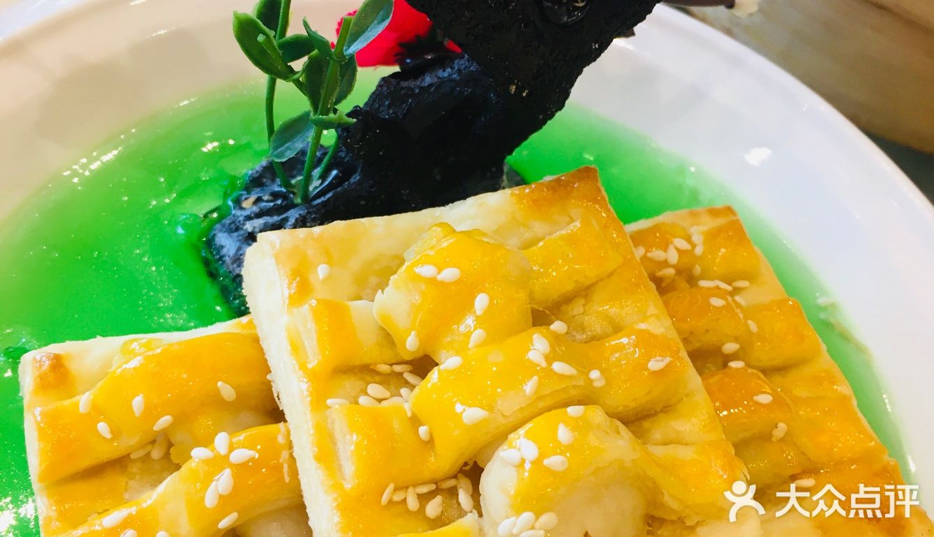 特色大餐包差不多每桌都点，特价