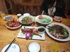 -老滇山寨•云南特色菜•地方菜•民族风情歌舞表演(金碧店)