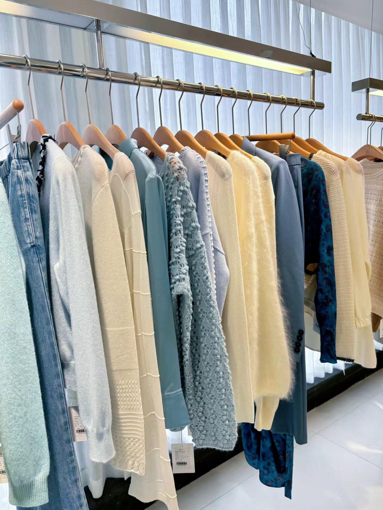 成都外面下大雨,我妈都要带我来逛