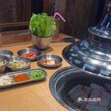 好久没吃烤肉啦，点了个二人餐，量好多肉很新鲜