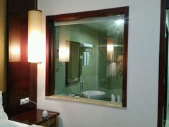 -皇马海口湾海景酒店(万绿园秀英港店)