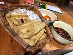 石屏烤豆腐-老滇山寨•云南特色菜•地方菜•民族风情歌舞表演(金碧店)