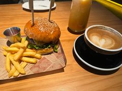 -三勾JJJ Burger&Coffee(梅溪湖店)