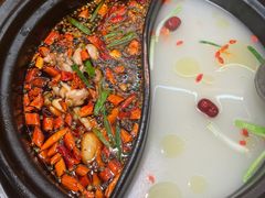 牛蛙锅底-串门邻居串串火锅(云南南路店)