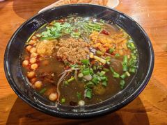 -爆炸头阿姨小四川正宗川味小吃(无任何分店)