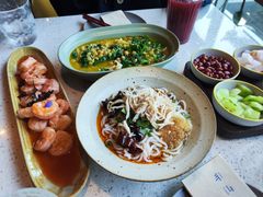豌豆黄浸豌豆尖-半山腰·云南菜(侨福芳草地店)