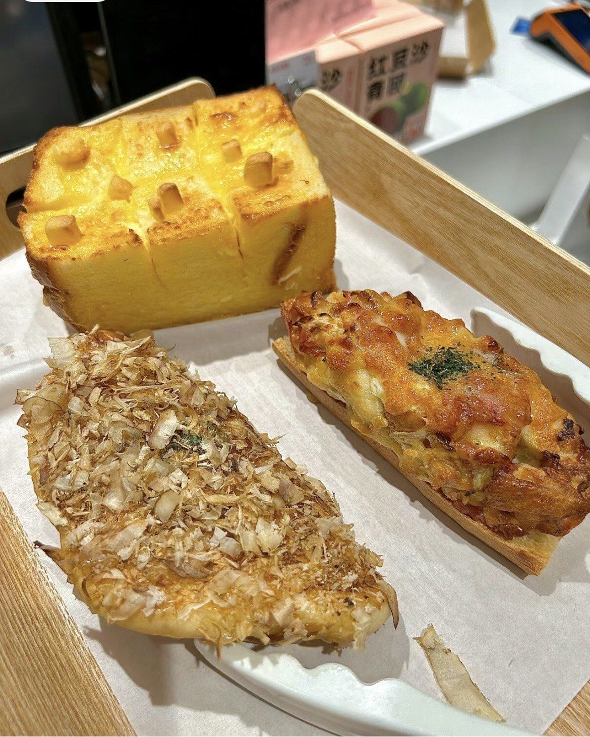 天天领红包
85度c 面包
凯撒大帝 ,大阪烧,三重芝士🧀
都是