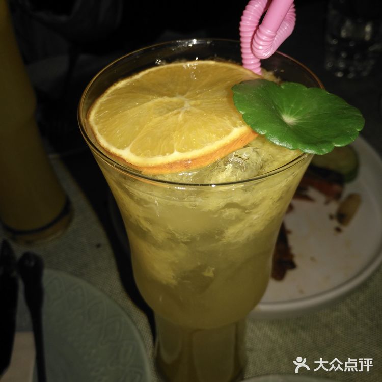第一次来这家店吃饭，总体还是不错的。有各种牛排