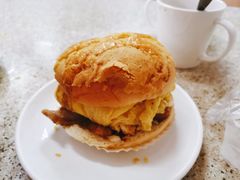 猪扒蛋菠萝包-沙溪兄茶餐厅