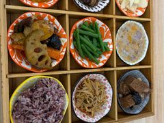 九宫格（盲盒）-轻蔬不用等·素食(江苏路店)