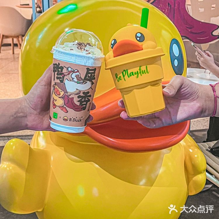 都给我冲奈雪新品‼️小黄鸭联名好喝&可爱