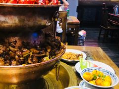 -沪小二炭火蛙锅(淮海中路美食不夜城店)