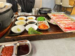 -围炉肉舍•炭烤活鳗•丹东海鲜烤肉(步行街店)