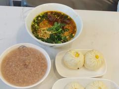 -李与白包子铺(桐梓林店)