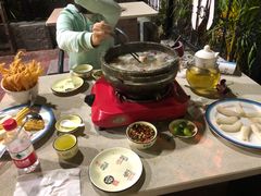 -墨脱石锅椰子鸡•香草鸭•东山羊(大东海店)