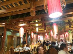 大堂-野山舂·贵州现舂酸汤火锅(鸿通城店)