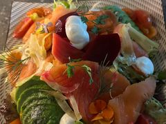 烟熏三文鱼牛油果沙拉-haxnbauer海森堡德国餐厅(深圳coco店)