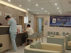 -上海大学附属上海和平眼科医院
