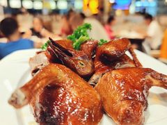 脆皮乳鸽-香港新发烧腊茶餐厅(书城店)