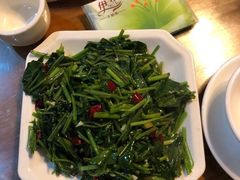 -临江餐馆二楼美食部落
