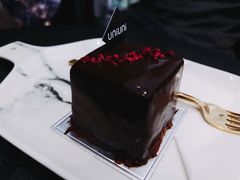 -UNI UNI(环亚凯瑟琳店)