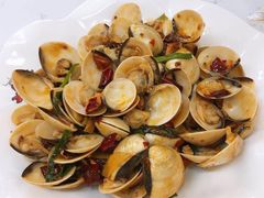 爆炒白贝-琼大师东方烤乳猪(亚特兰蒂斯店)