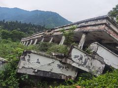 -四川汶川特大地震漩口中学遗址
