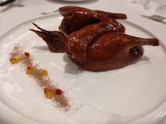 招牌玻璃皮乳鸽-北京厨房(SKP店)