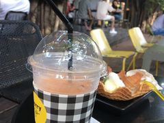 -莓园冰淇淋店