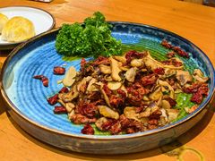 -老滇山寨•云南特色菜•地方菜•民族风情歌舞表演(金碧店)